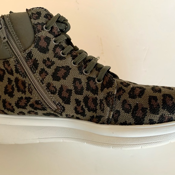 Clark’s Cloud Stepper Animal Print Tennis Shoe Hightop Size 9.5 - Picture 9 of 11